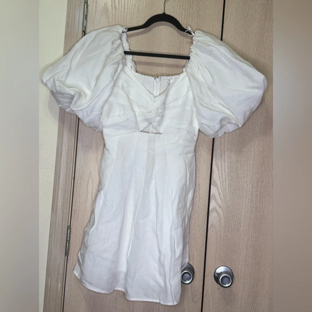 ASTR The Label Elegant White Puff Sleeve Top